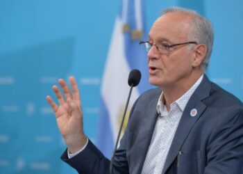 Daniel Gollán: “Hay que plantear un tope al lucro de las empresas de salud”