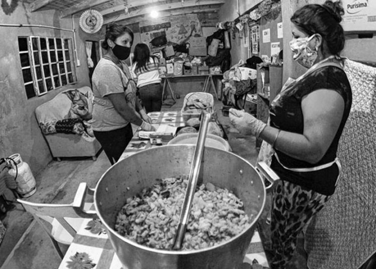 Trabajadoras de la economía popular, las más endeudadas