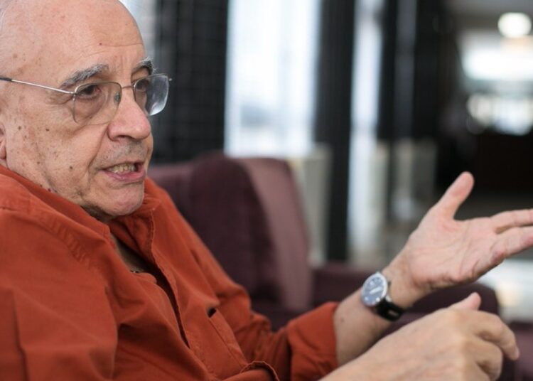 Emir Sader: “Bolsonaro ya no gobierna, usa su espacio para polemizar”