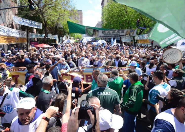 Impactante movilización. La CGT marchó en unidad por producción, trabajo y advirtiendo contra la pérdida de derechos