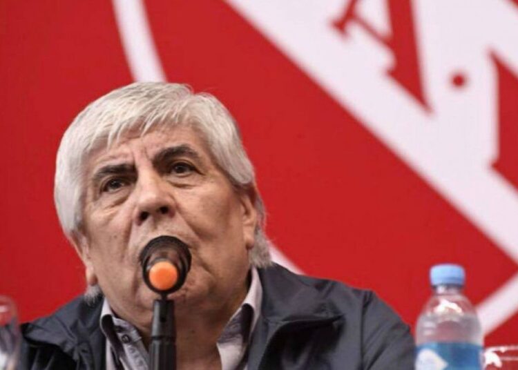 Hugo Moyano: “Me piden que me quede a vivir en el club, pero yo vivo en mi casa”