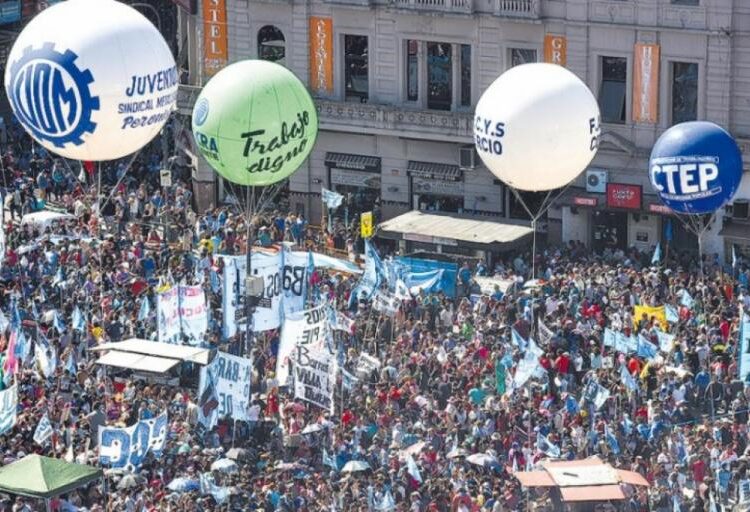 CGT y movimientos sociales convocan a marchar a Plaza de Mayo el 17 de noviembre