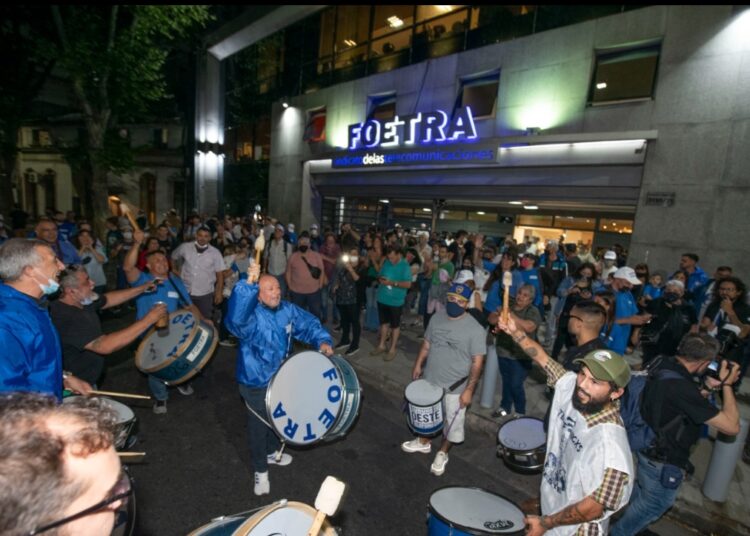 Telefónicos. Acuerdan nuevo aumento salarial, terminan 2021 por arriba de la inflación