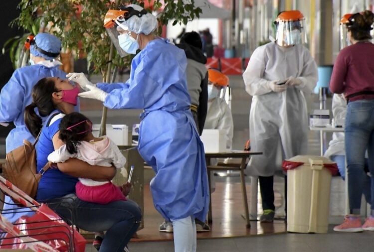 Jorge Rachid: “La variante Ómicron va a seguir creciendo esta semana y la próxima, después va a caer abruptamente”