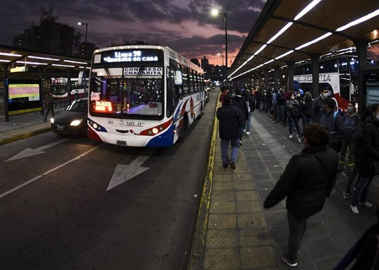 El traspaso de colectivos a Ciudad abre el debate sobre los subsidios y la ganancia empresarial