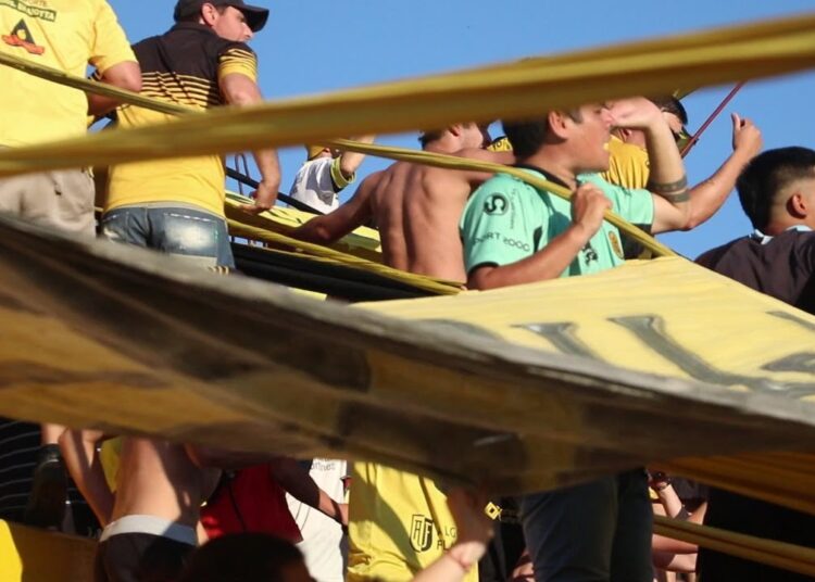 “En la cancha”, el documental sobre el fabuloso negocio de los derechos exclusivos del fútbol