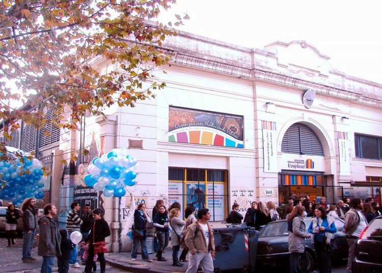 Moneda Corriente. Disputas por territorios y mercados