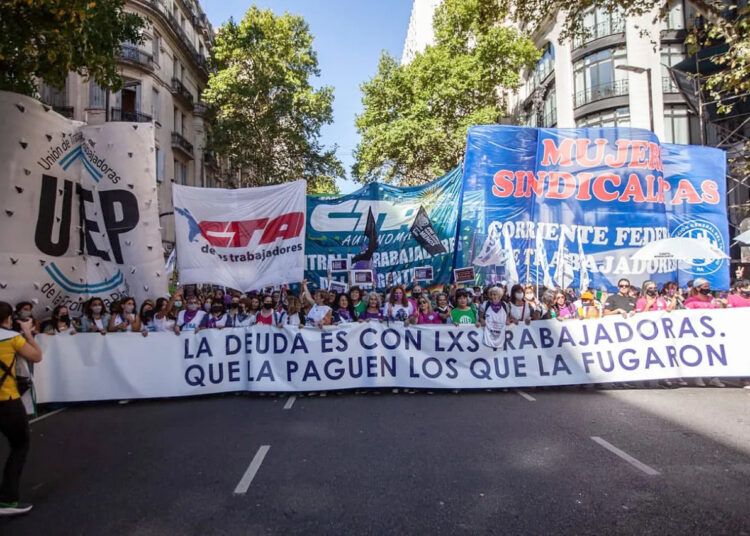 8M: Menos registradas, más explotadas y más endeudadas