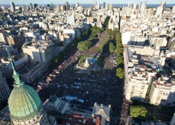 8M, la huelga y la deuda