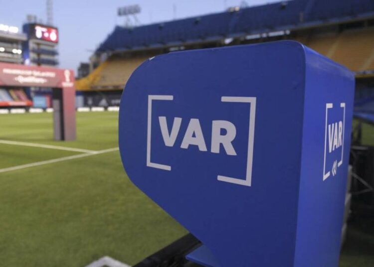 Implementación del VAR: ¿Más problemas que soluciones?