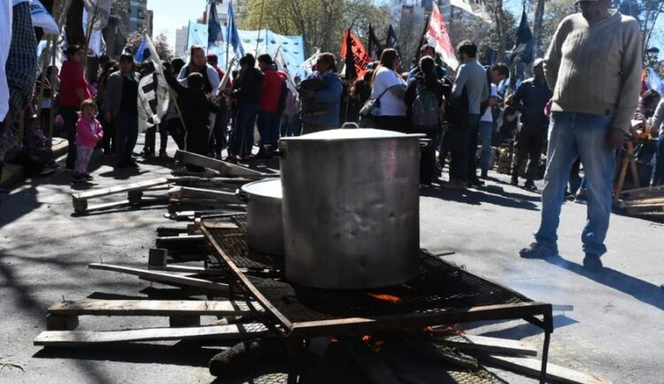 Moneda corriente: Sobra trabajo, faltan ingresos