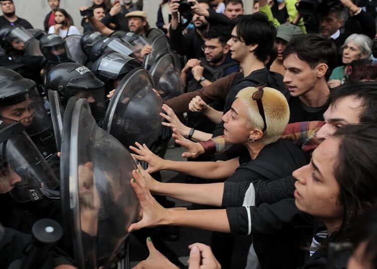 Trabajadores del cine marcharon contra la caducidad de los fondos de fomento