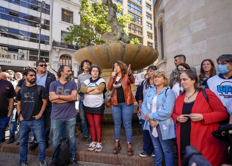 Docentes rechazan la reforma del estatuto porteño