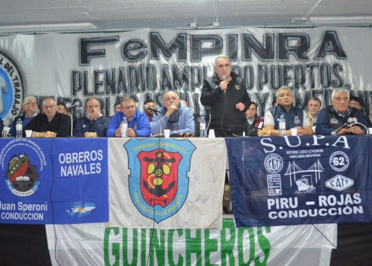 Juan Carlos Schmid: “Necesitamos recuperar la marina mercante, la industria naval y la navegación interior”