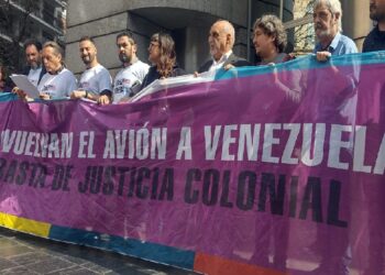 Organizaciones piden intervención del gobierno argentino ante el secuestro de la aeronave venezolana