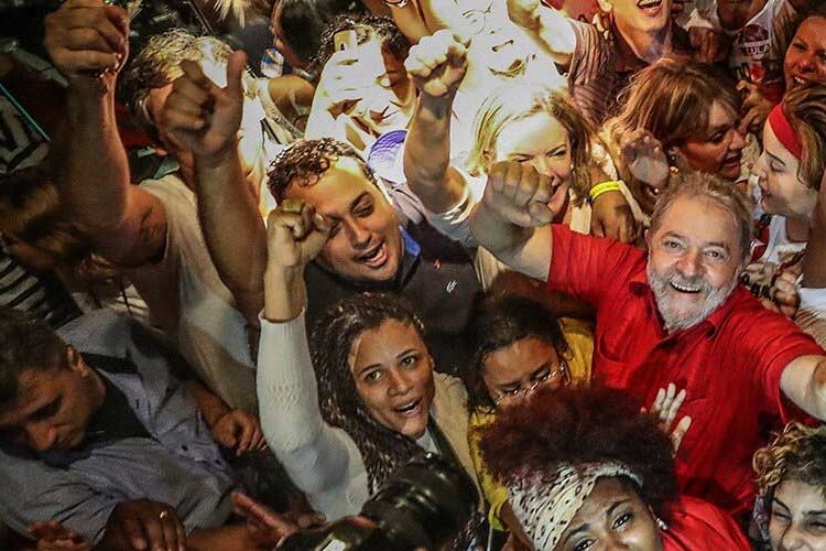 Campaña Lula Presidente. 13 mil personas votarán en Argentina