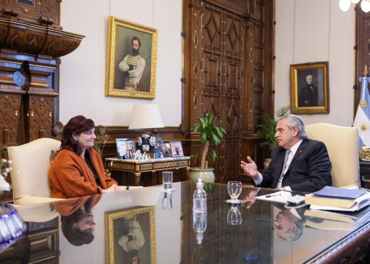 Kelly Olmos. Designación inesperada, apoyos tibios y una expectativa mesurada