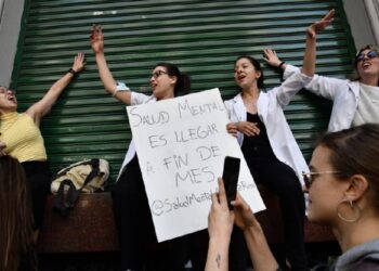 Continúa la jornada de lucha de residentes y concurrentes por mejores salarios