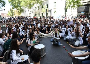 Residentes y concurrentes piden recomposición salarial del 100 por ciento