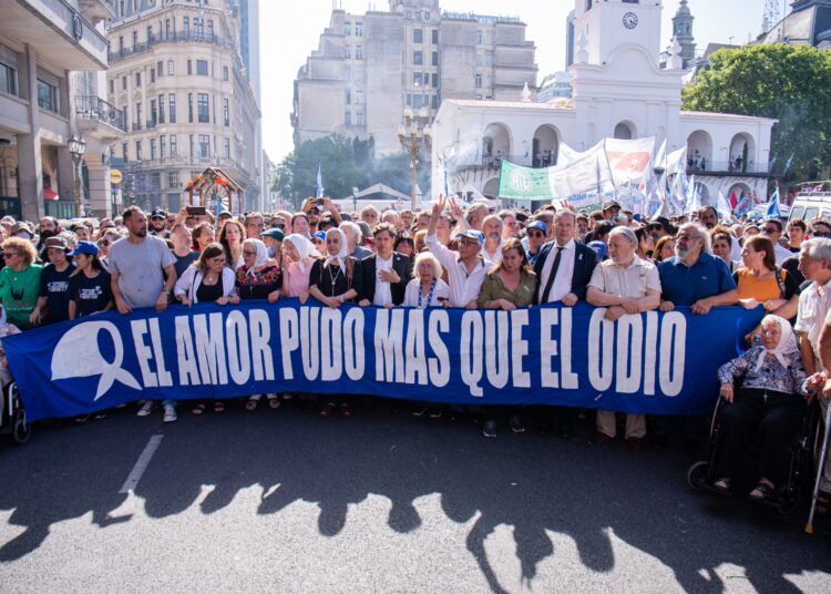 Emotivo adiós a Hebe en Plaza de Mayo: “Vamos a seguir su lucha”