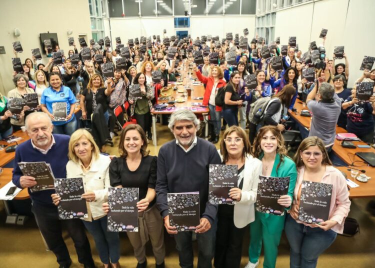 Toda la vida luchando por el tiempo. Las Mujeres Sindicalistas presentaron su cuarto cuadernillo de formación