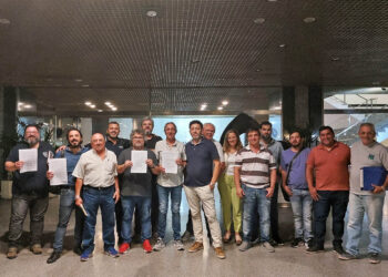 Acuerdo en la paritaria aceitera. El salario básico inicial será 319 mil pesos, recibirán superbono