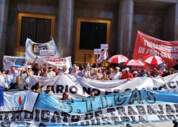 Mesa Sindical protestó frente al Ministerio de Economía: “El salario no es ganancia”