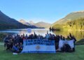 Organizaciones marcharon e izaron la bandera argentina en Lago Escondido