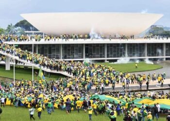 Tensión en Brasil. Bolsonaristas toman el Congreso, insisten en derrocar a Lula