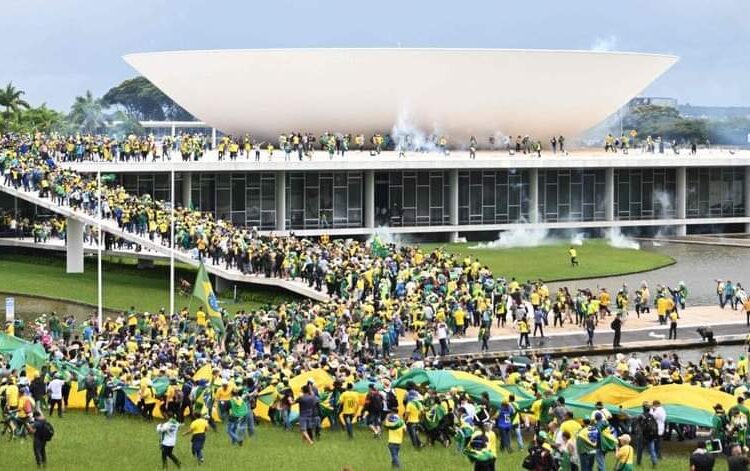 Tensión en Brasil. Bolsonaristas toman el Congreso, insisten en derrocar a Lula