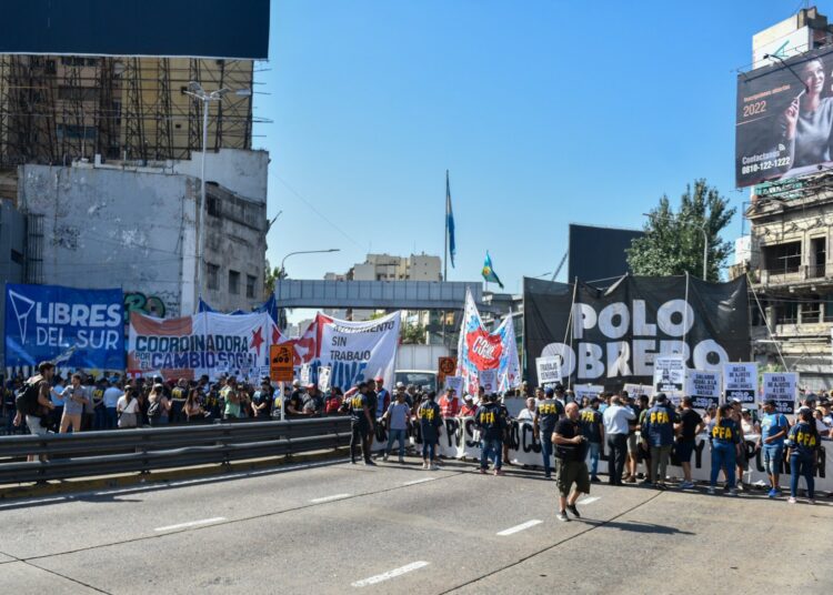 Jornada de protesta de Unidad Piquetera. Rechazan baja de 155 mil Potenciar Trabajo