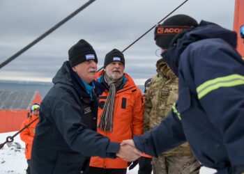 Jorge Taiana desde la Antártida: “Vinimos a reafirmar el carácter bicontinental de la Argentina”