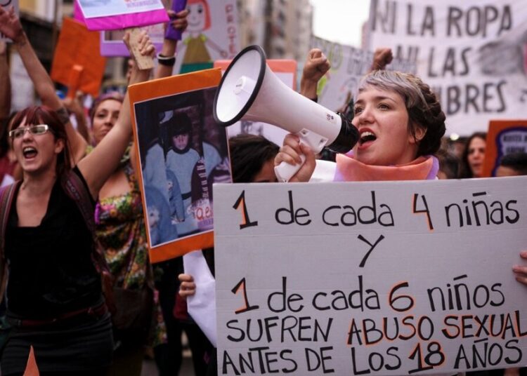 Denuncian a dos jueces por violación sistemática de derechos de las infancias