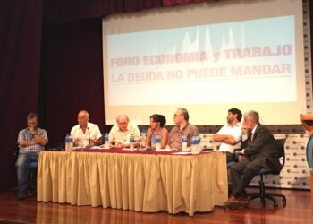 Foro Economía y Trabajo: La deuda no puede mandar, no somos el proyecto del default