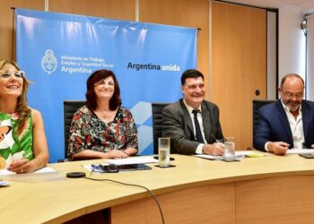 Nuevo salario mínimo, (no tan) vital y móvil. Acuerdo trimestral, alcanzará los 88 mil pesos en junio