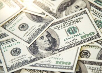 Pesificación de bonos en dólares. “Es tirar la pelota para adelante y cumplir con la agenda del poder”