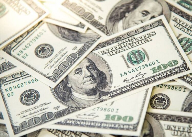 Pesificación de bonos en dólares. “Es tirar la pelota para adelante y cumplir con la agenda del poder”