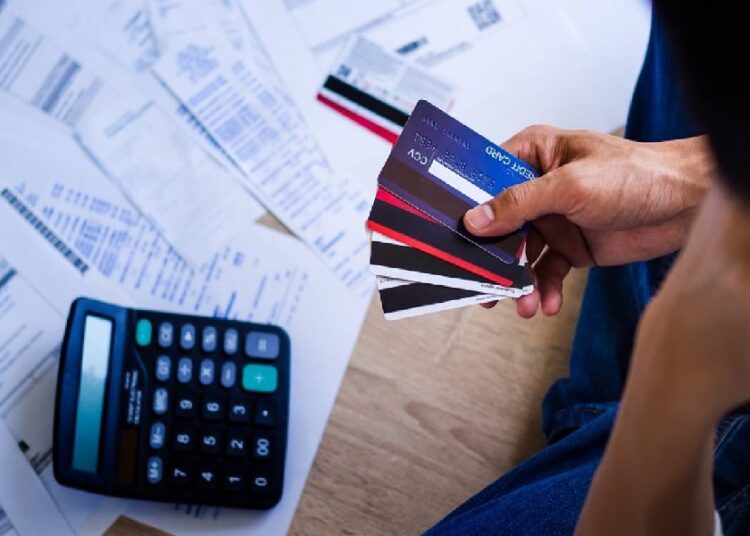 El acuerdo de Massa con los bancos ¿impulsa el consumo interno o facilita el endeudamiento?