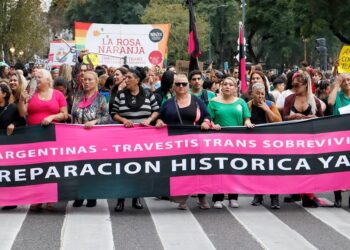 Multitudinaria manifestación por una ley de reparación histórica para la comunidad travesti trans 