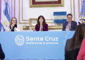 Cristina en Río Gallegos: Entre el pedido de diálogo por el FMI y los dardos para la interna del oficialismo
