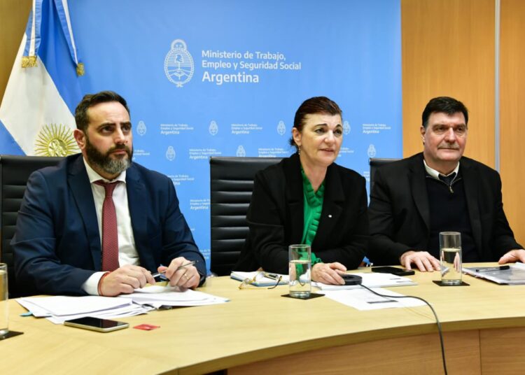 Salario Mínimo: Aumento del 34%, las posiciones en la votación, las deudas en su recomposición