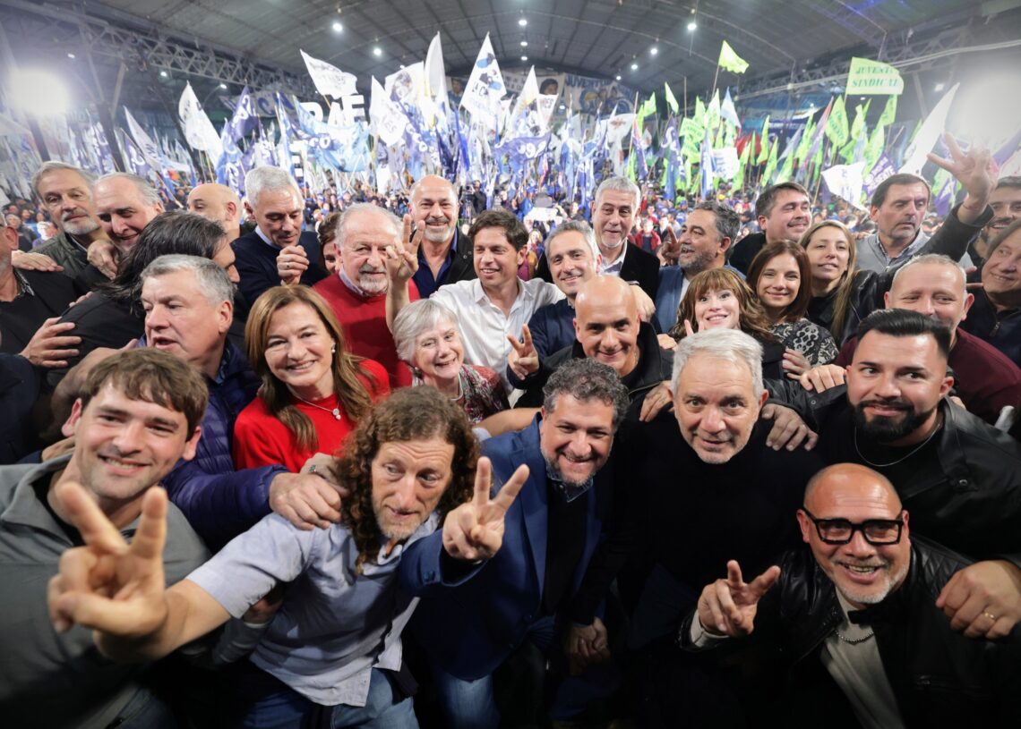 Kicillof tuvo un potente acto gremial en Ensenada respaldando su candidatura