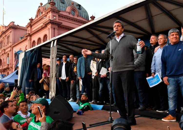 Massa: Cirugía mayor en el Impuesto a las Ganancias, un apoyo gremial amplio y una campaña que arranca