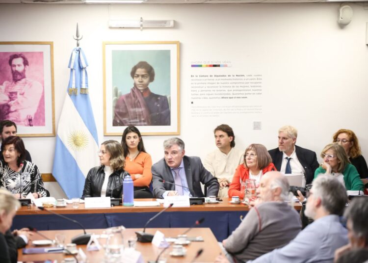 Reducción de la jornada laboral: Primer capítulo en el Congreso, qué se planteó
