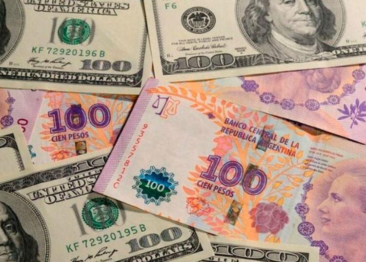 Los riesgos de la economía bimonetaria