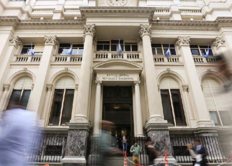 Andrés Asiain: “El gobierno no tiene que perder el control sobre el dólar oficial”