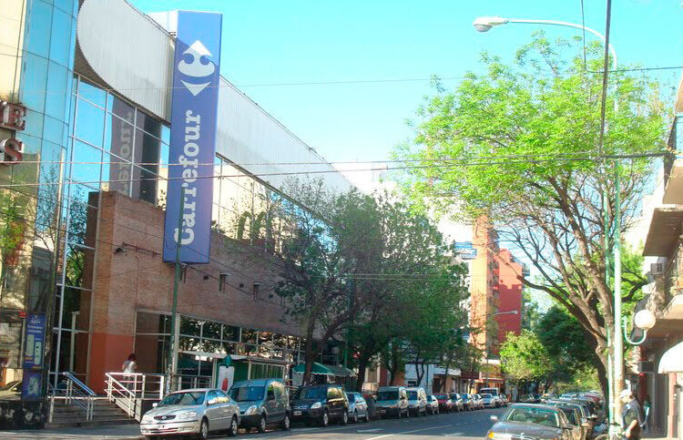 Carrefour despidió a una directiva y delegada de Comercio: “Es arbitrario, antisindical y violento”