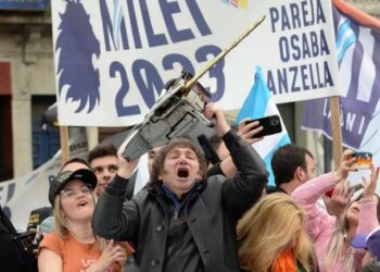 Crónicas Gremiales. El filo de la motosierra: despidos, medidas de fuerza, 1989 – 2023