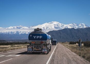 Entregar YPF: el plan de Caputo para desarmar las Leliq