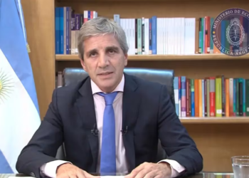 Fuerte devaluación, destrucción del ingreso medio y liberación de importaciones